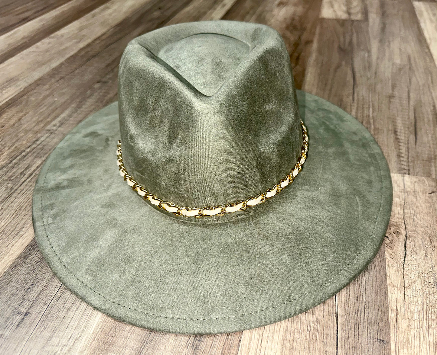 Hat Chain Beige and Gold