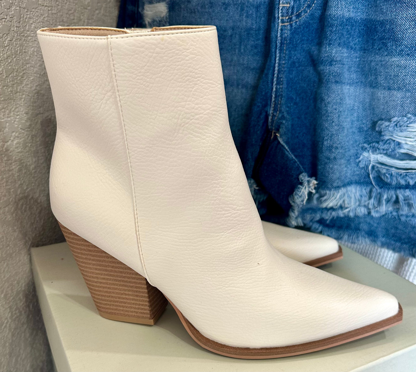 Walk My Way Pointed Toe Booties • White